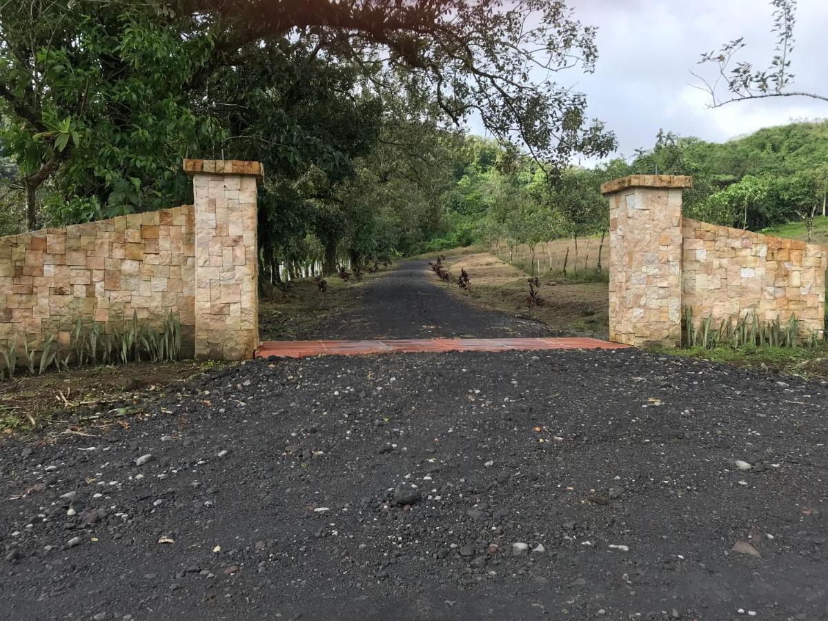Arenal Roca Suites La Fortuna الغرفة الصورة